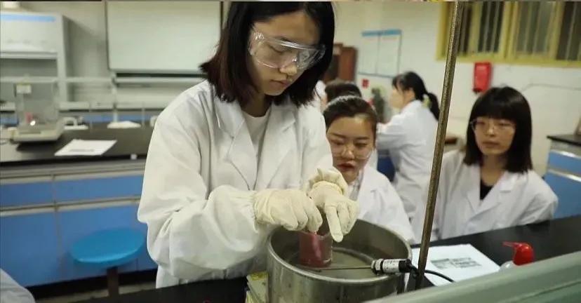 武大恋爱课央视点评,爱情课武大