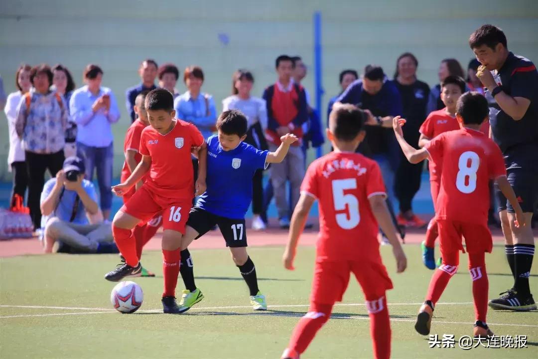 3万人足球场,大连大型专业足球场