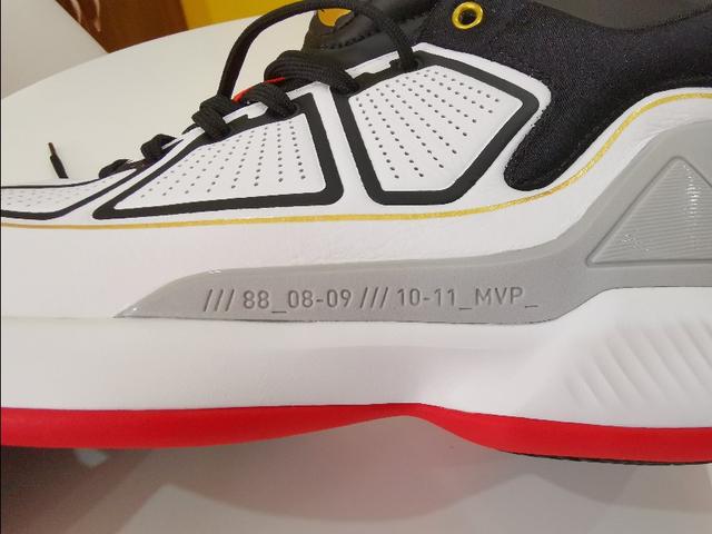 罗斯10玫瑰10年配色,玫瑰10年篮球鞋