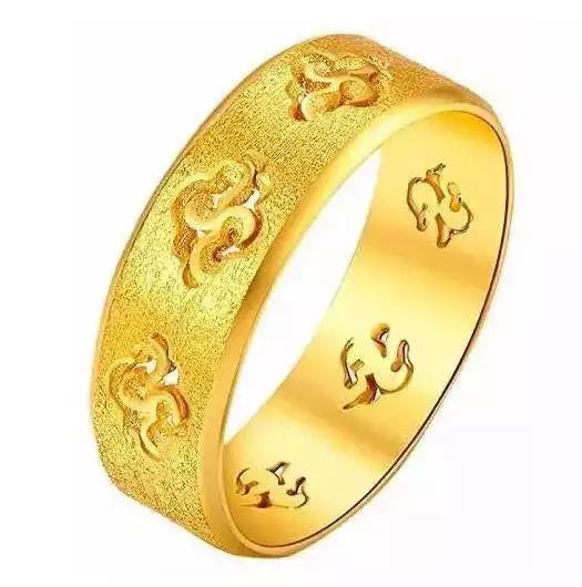 大多数明星的婚戒都是钻石鸽子蛋,女明星穿的婚纱和戒指