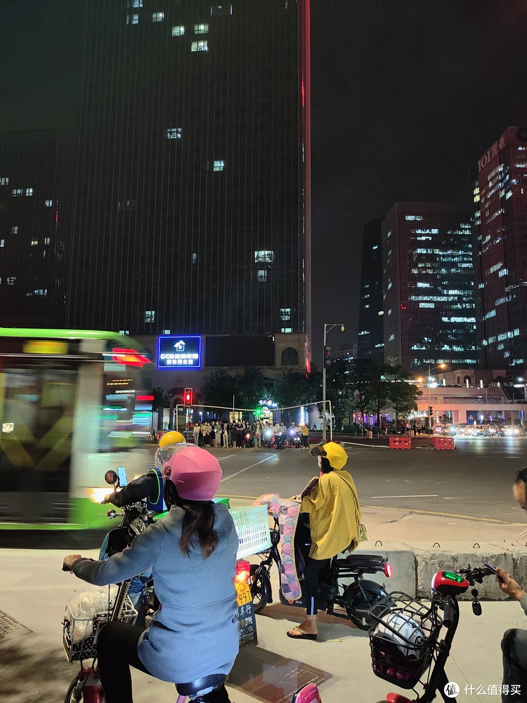 索尼imx766怎么样,realmegtneo2对比realme大师探索版