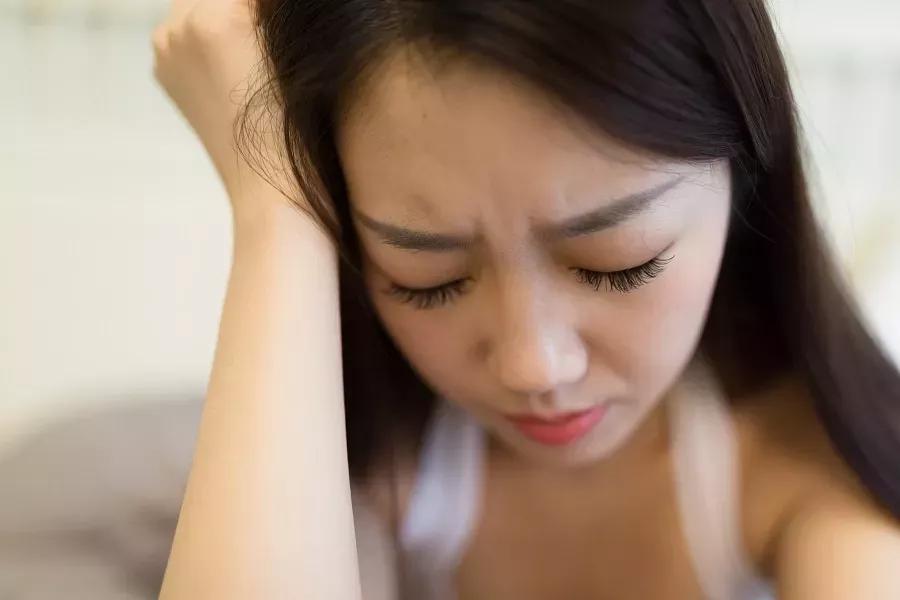 经期头疼有什么办法缓解吗,女性经期头疼吃什么中药