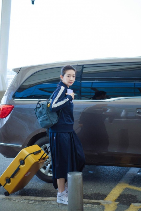 唐一菲早期视频,唐一菲个人收入