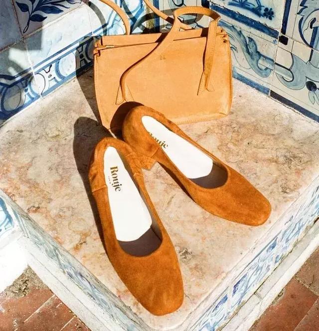 法式风适合什么鞋子 (2019流行的英伦风鞋)