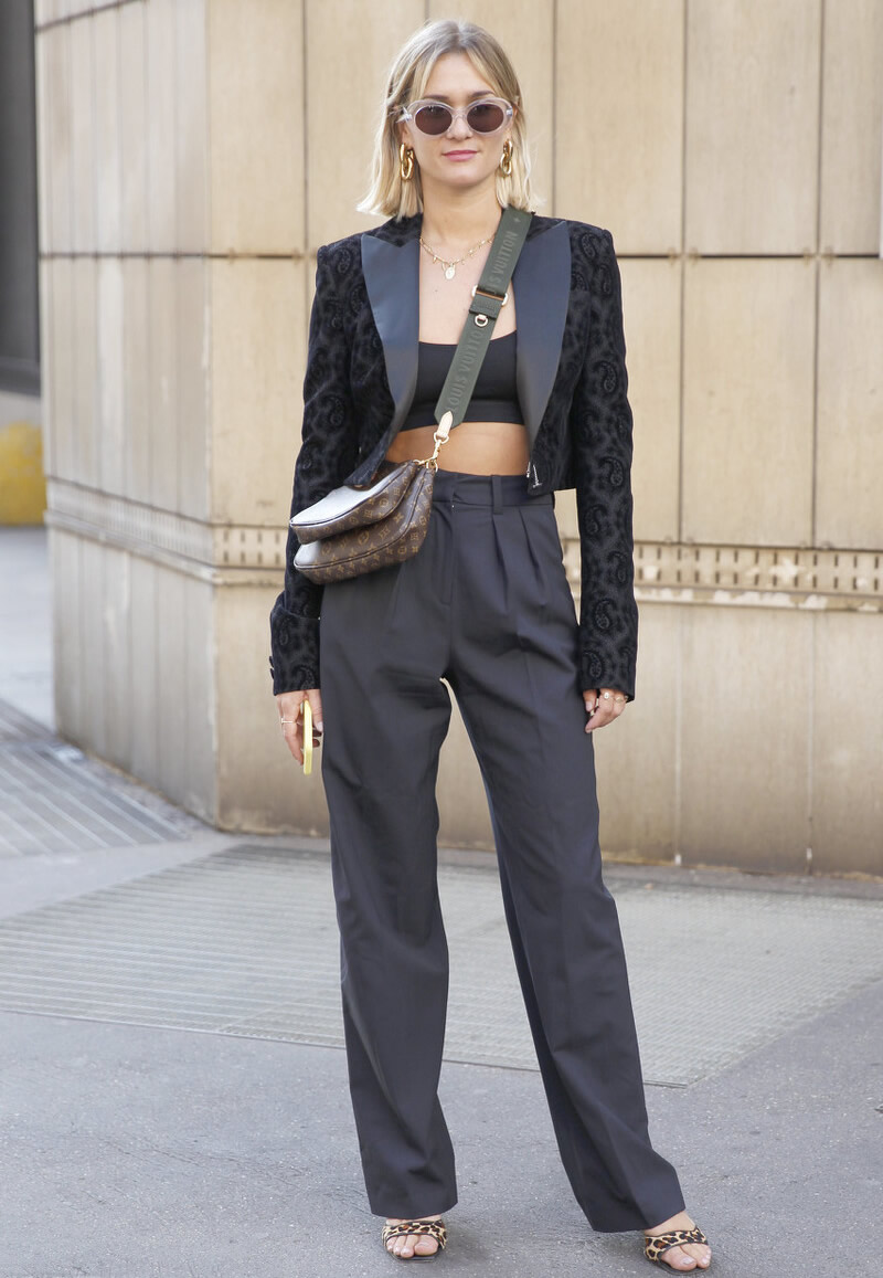 黑色休闲小西装搭配什么牛仔裤,小西装搭配什么样的裤子好看图片