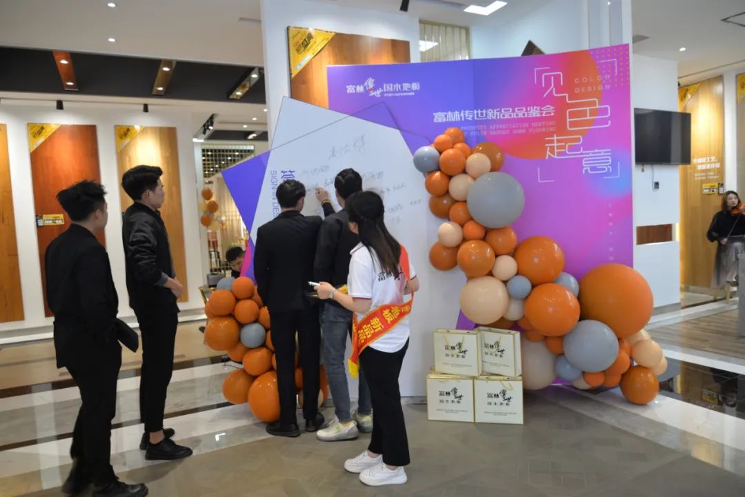 这里聚集了众多好色之徒，他们皆为美色而来