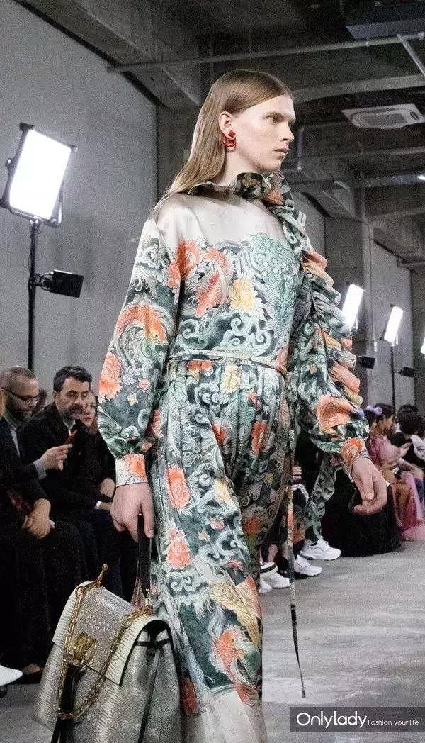 张艺兴valentino东京神图,张艺兴valentino秀场表演