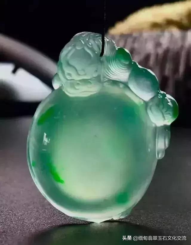 翡翠最简单的保养方法是用水泡吗,翡翠保养方法分享如何保养翡翠