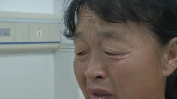 小孩误吞杏核怎么办,孩子误吞带壳杏核