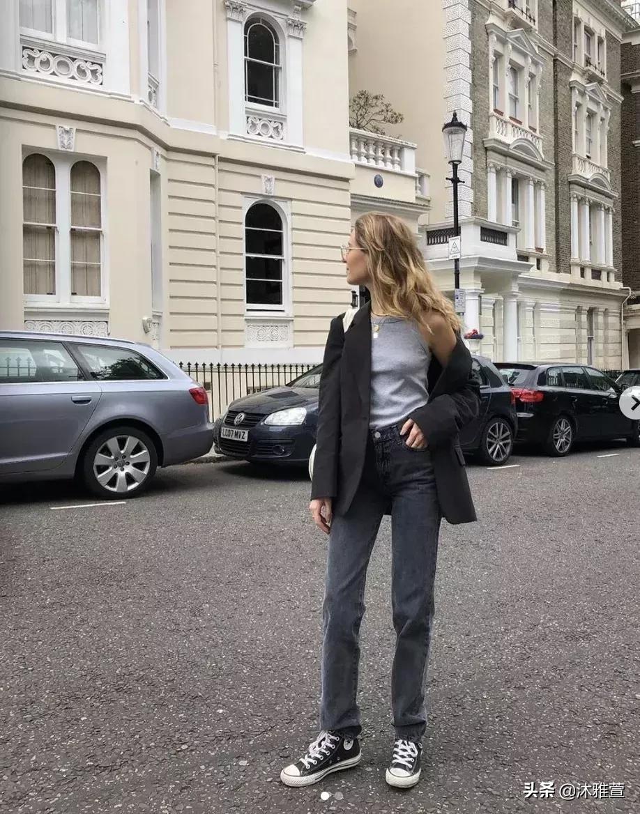 显瘦吊带直筒裤,你穿露肩吊带的样子