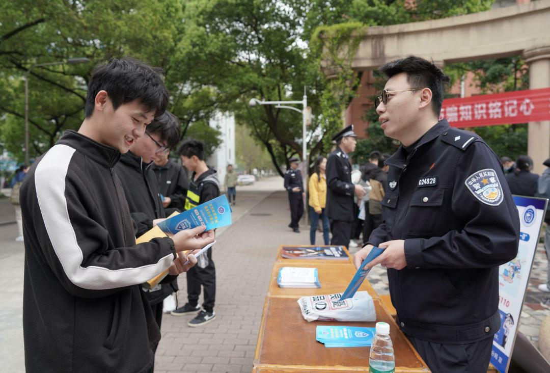 浔阳公安反诈,反诈宣传进校园警校共筑安全墙