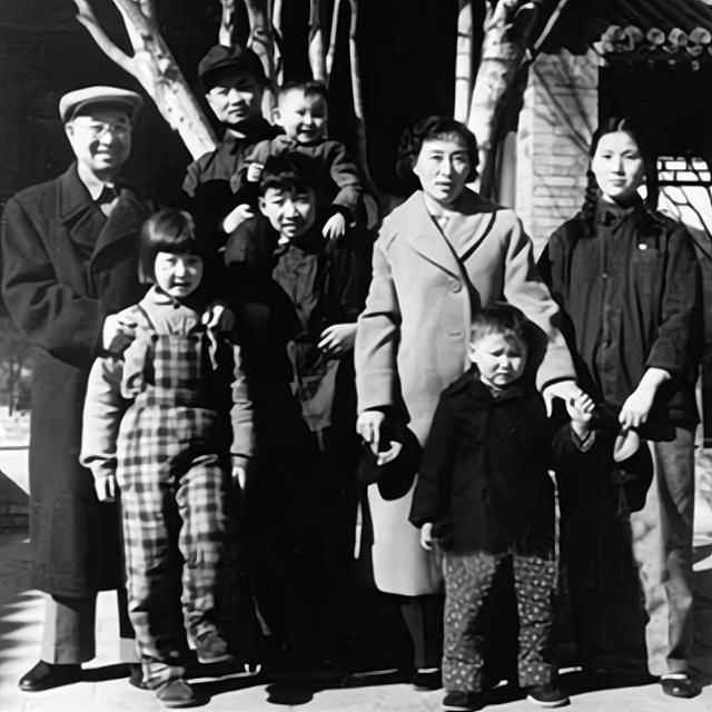 十大大将夫人新中国成立后都担任什么工作，1955年有几人授衔