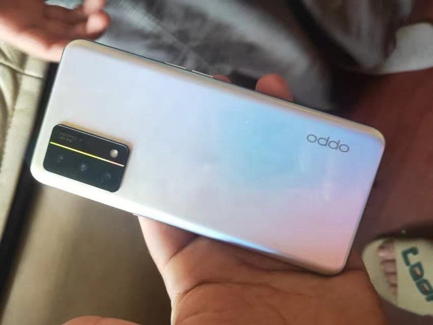 OPPO拒绝高价低配：7nm+OLED屏+65W闪充，跌至1631元