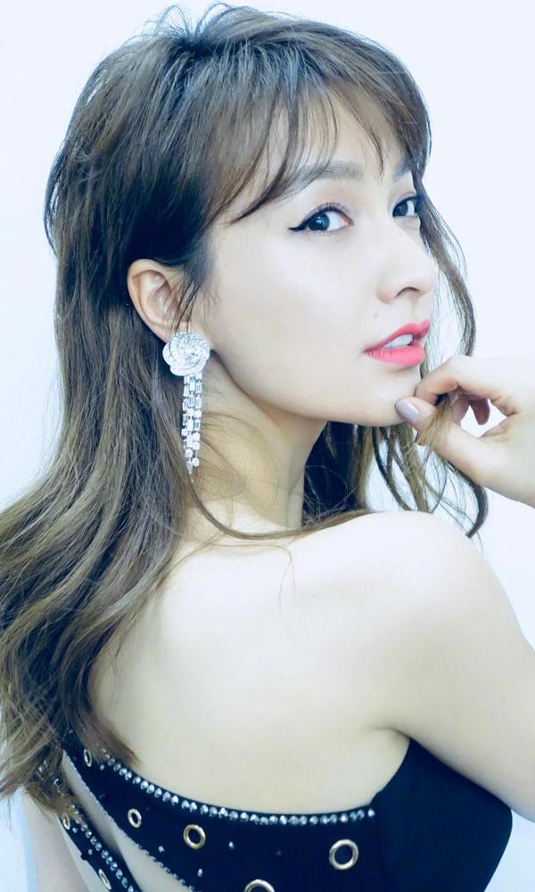 吴昕官宣了吗,吴昕微博晒牵手照疑似公开恋情