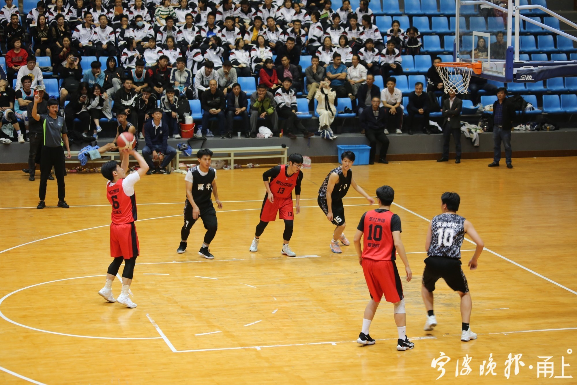 既是学霸又是国服打野,既是学霸又是校霸双男主