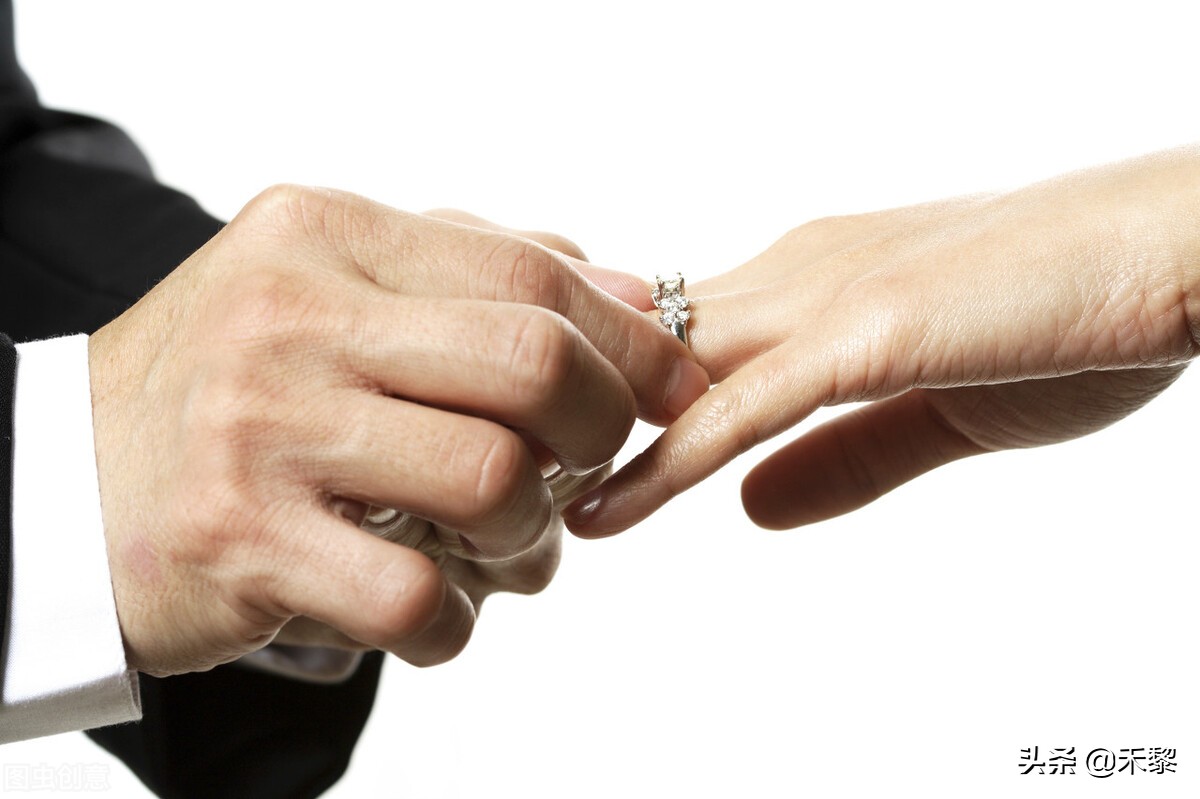 珠宝首饰出单怎么发朋友圈文案,珠宝开业文案朋友圈怎么写