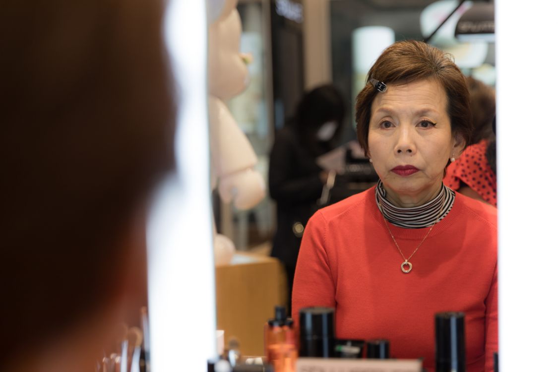 老人美容院充值50万,60岁老头美容院充值30万