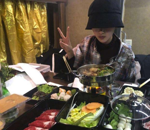 周冬雨的体重是多少斤的,周冬雨晚餐吃饭