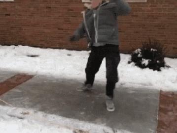 车轮*力暴**测评！小米有品国货对比洋牌斯凯奇，看哪双还能穿着蹦迪