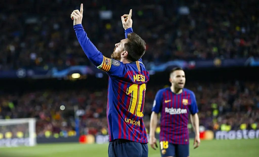 梅西状态下滑?官方打脸!他的这脚任意球当选欧足联赛季最佳进球