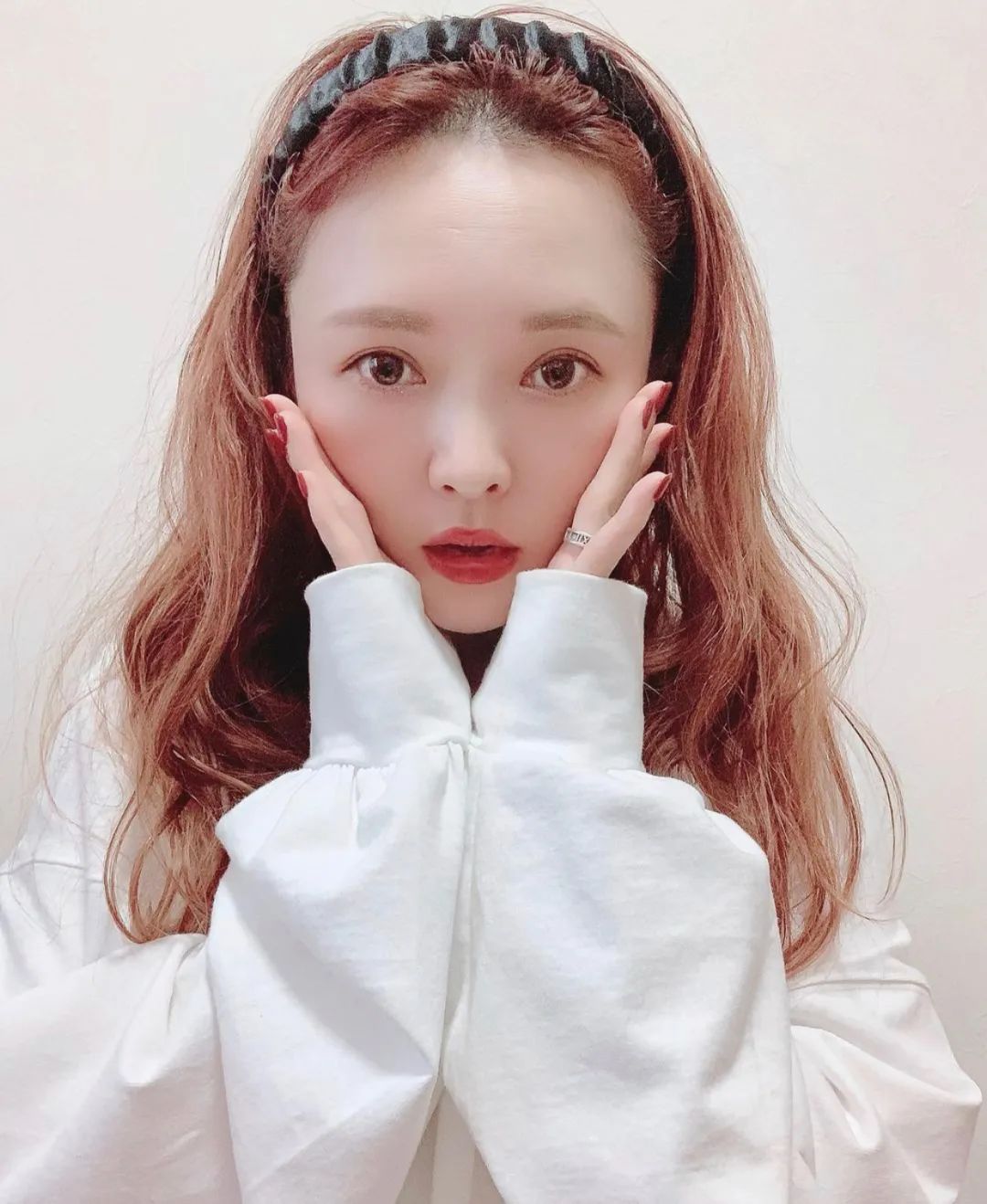 韩国女孩很会化妆,韩国东大门头饰