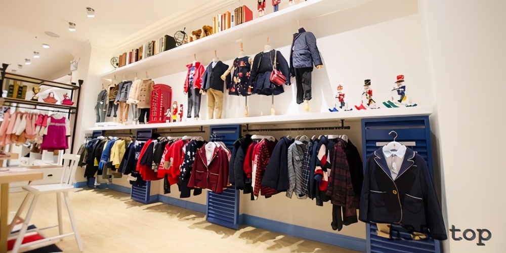 最新童装店双门头装修效果图,童装店怎么装修才有顾客