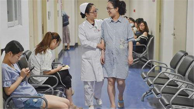 孕妇36周有宫缩是不是快生了,孕妇36周出现宫缩是怎么回事