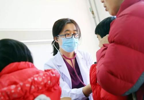 小孩老是半夜喊屁股疼,5岁女宝经常说肚子痛腿疼