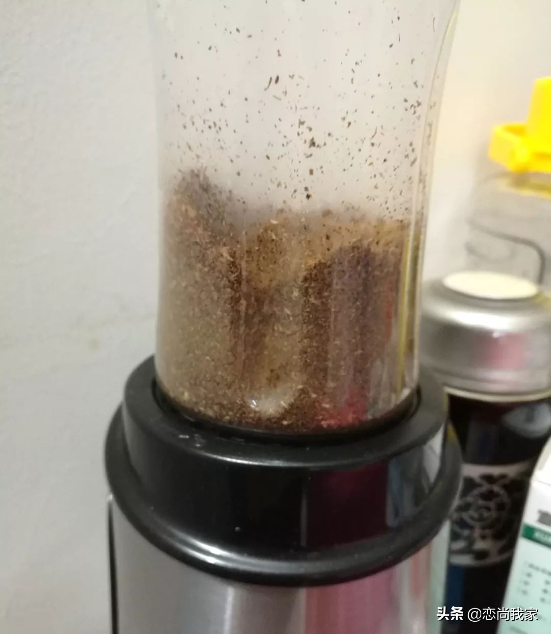 又到腌晒腊肉香肠的季节,又到了灌香肠腌腊肉的季节