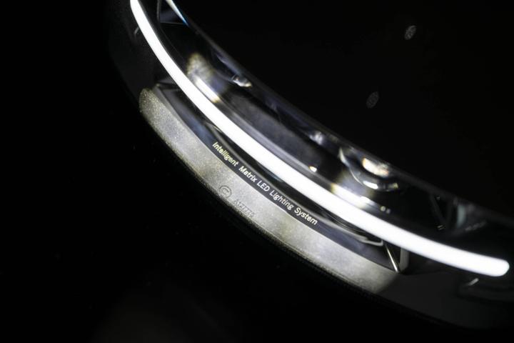 大灯炫酷有型,九号e100大灯效果