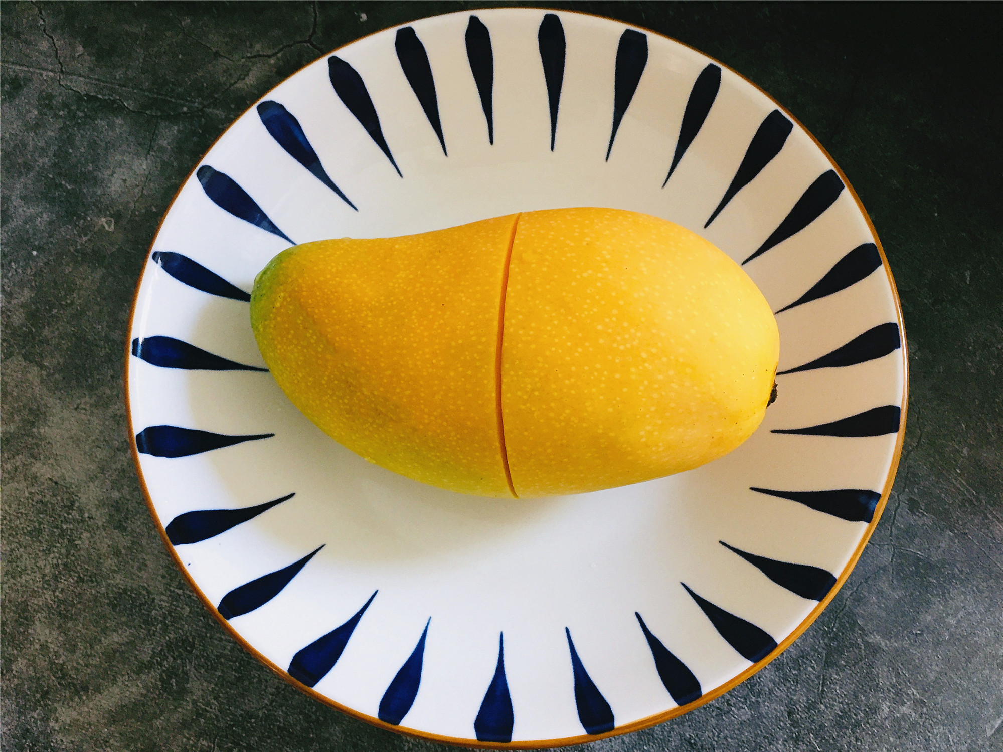 芒果最简单的切法是什么,怎样切芒果才是最正确的切法