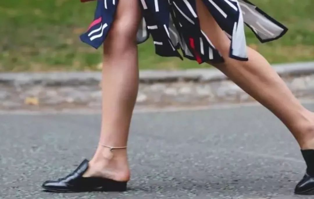 脚链戴左戴右有讲究吗,脚适合戴什么脚链呢