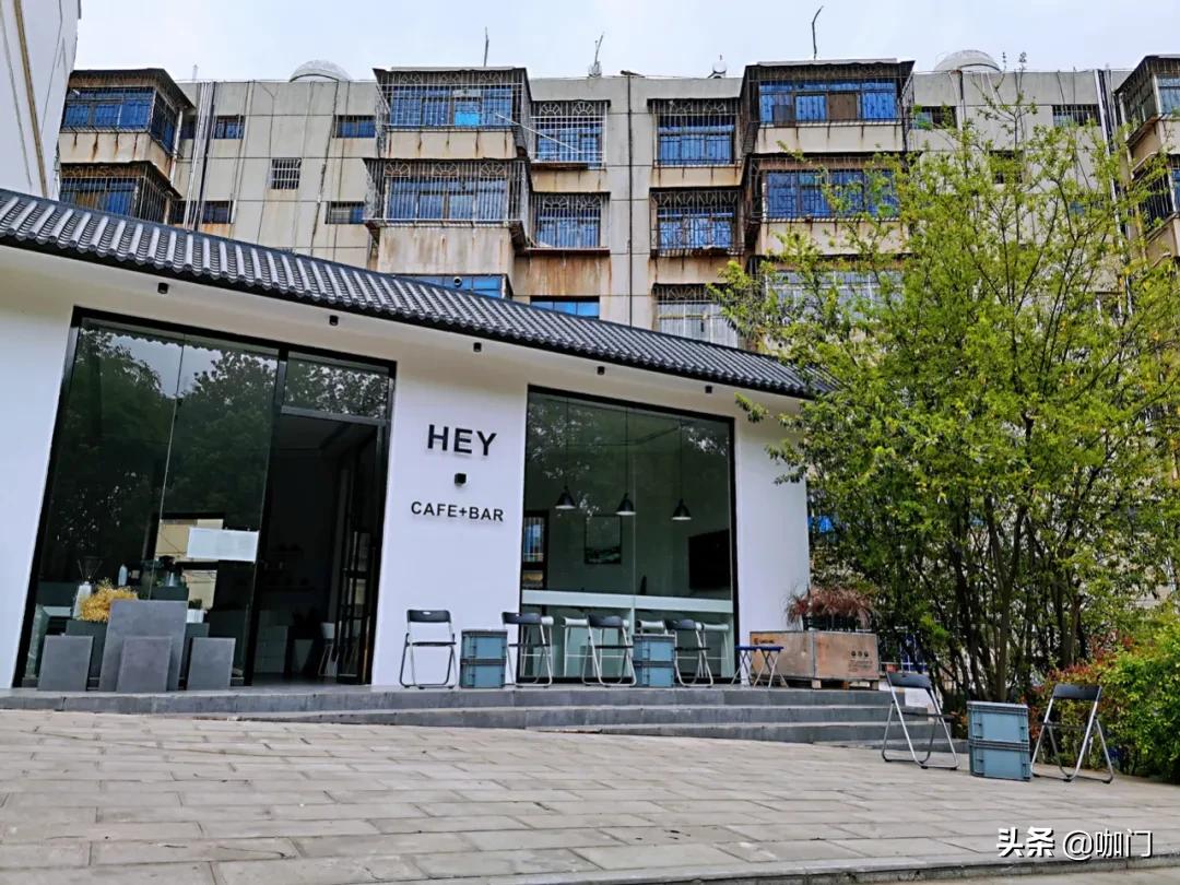 日出200+杯、运营千人粉丝群，2个人就够了