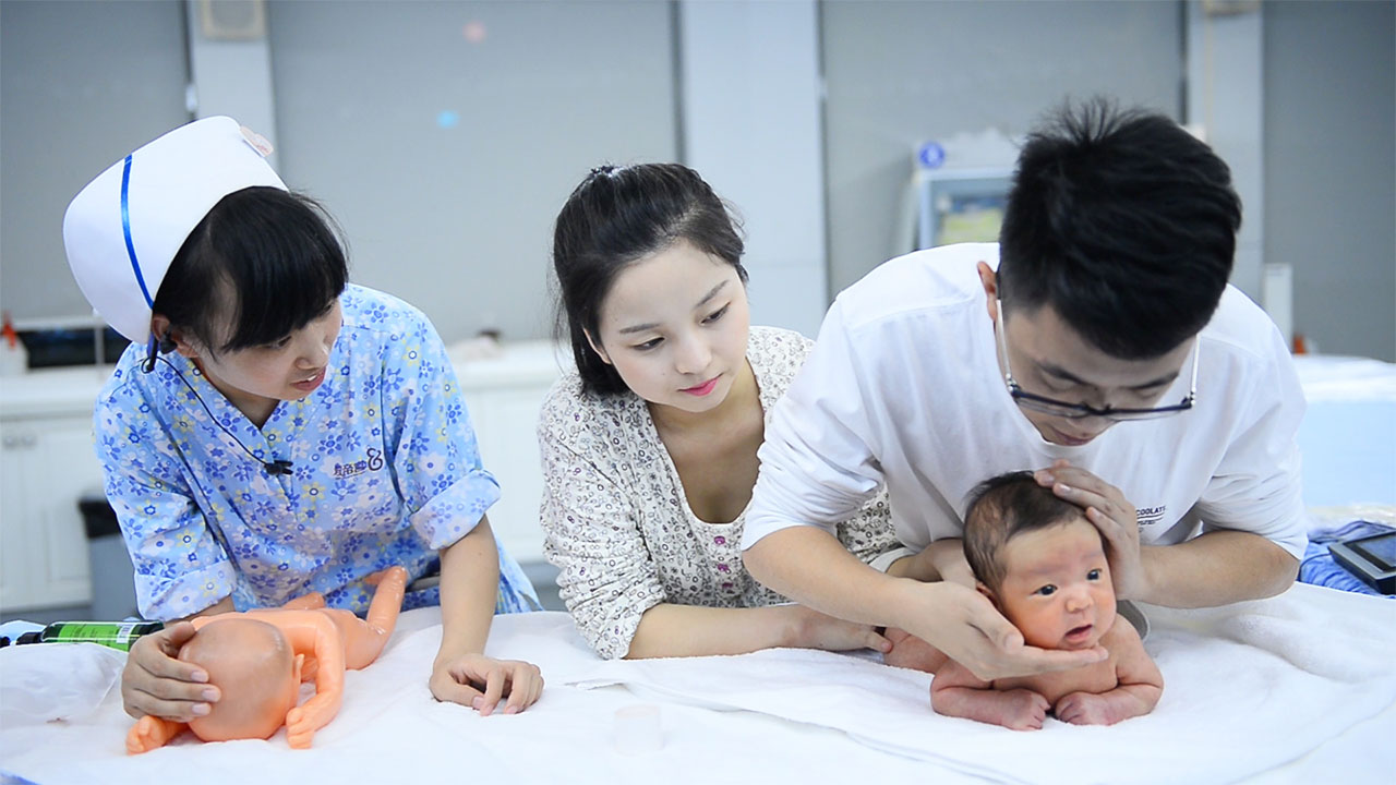 宝宝一般几个月学会一些简单动作,聪明宝宝从早教开始