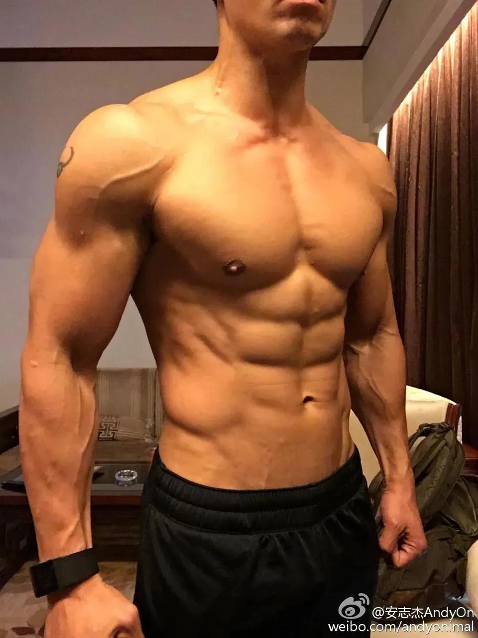 22岁秀肌肉,27岁秀肌肉