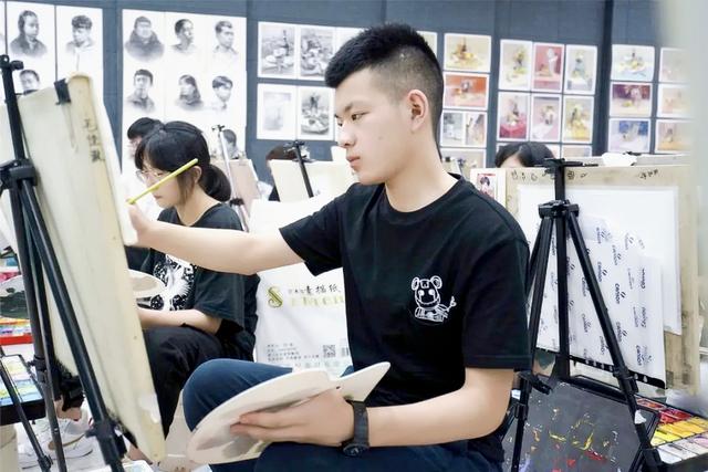 选择艺考只能报考艺考专业吗,选择艺考机构时需要注意哪些问题