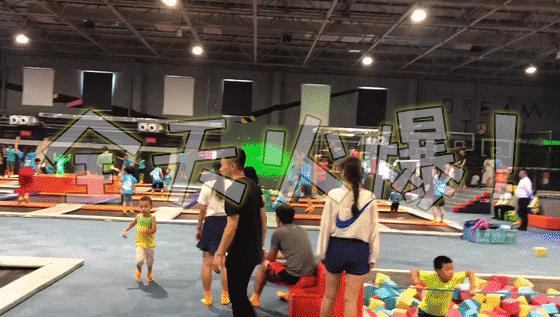 蹦床乐园闯关攀岩,蹦床馆嗨玩