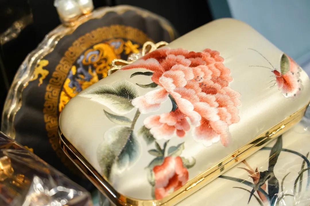 男装女装潮流感爆棚,冬季潮流男装女装穿搭