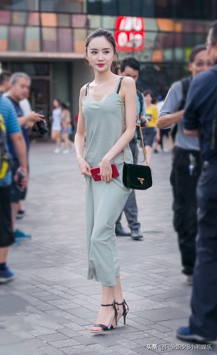 街拍摩登女郎高清,李念街拍摩登女郎