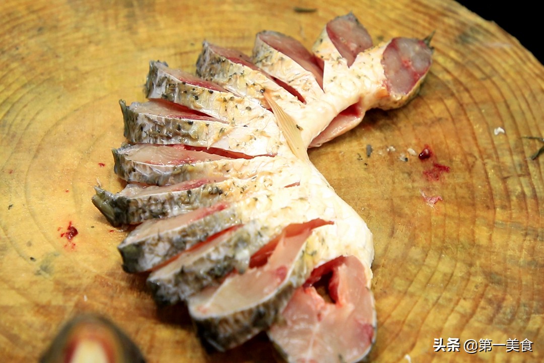 这鱼，以前价格高过牛羊肉，现在7块一斤买家少，蒸一蒸滑嫩滋补