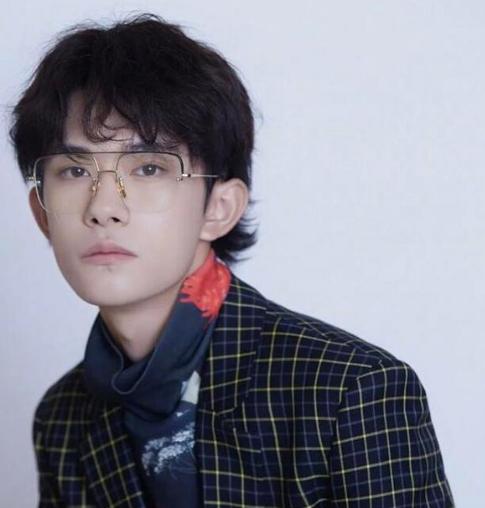 怎样挑选适合自己脸型的眼镜男,怎么选眼镜才能更好看男生