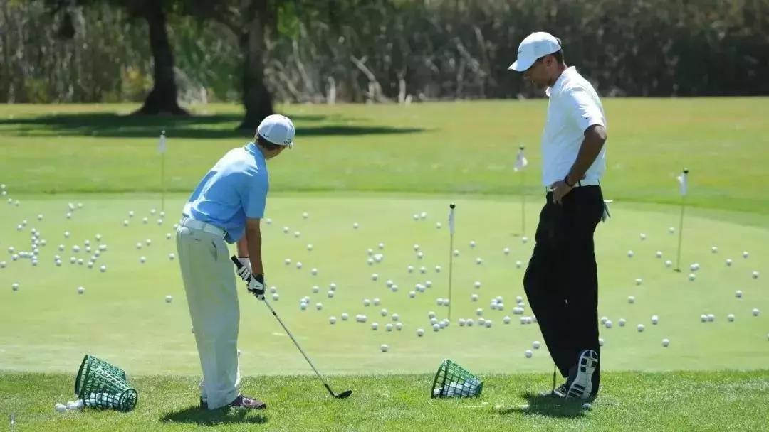 4个最简单的热身方法,原地热身的10个动作从头到脚