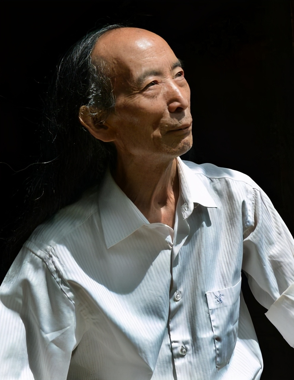 隐居山林建城堡,男子隐居沙漠25年打造自己的城堡