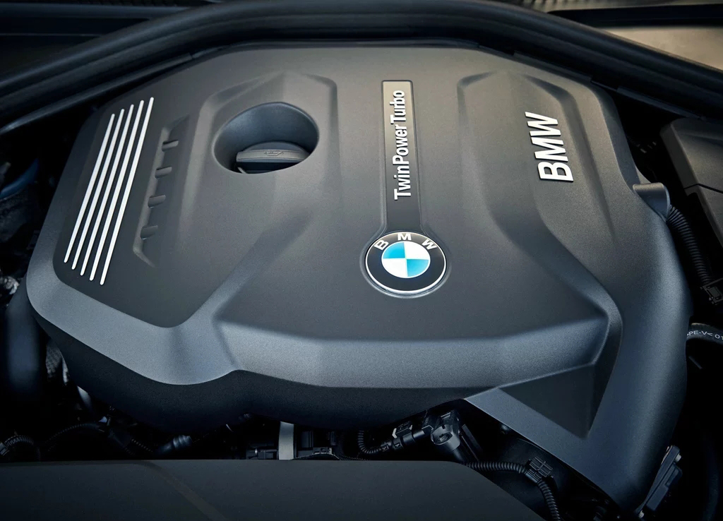 开着敞篷放大风吹,开着敞篷在海边兜风