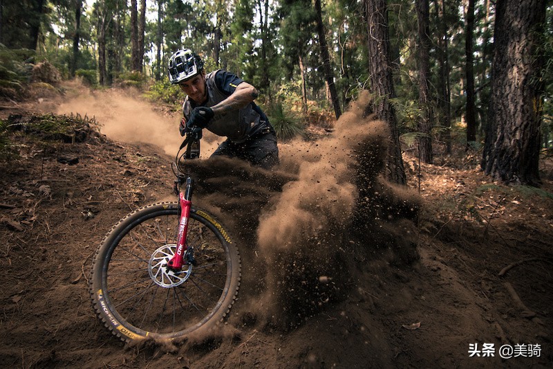 山地车的避震为什么那么硬,山地车有避震就可以为所欲为吗