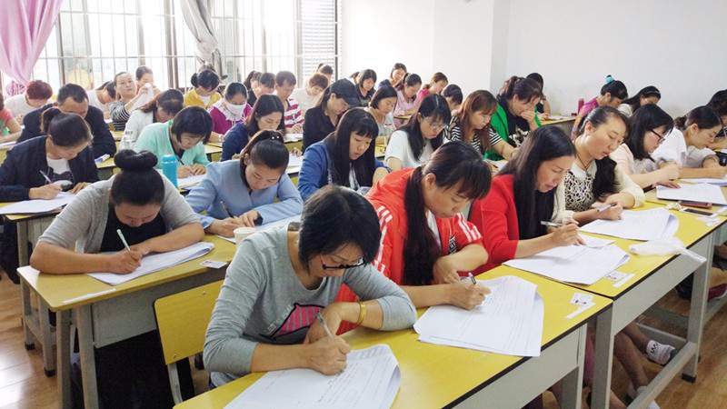 云南保山初之孕月嫂培训班在哪,云南正规月嫂培训报名时间表