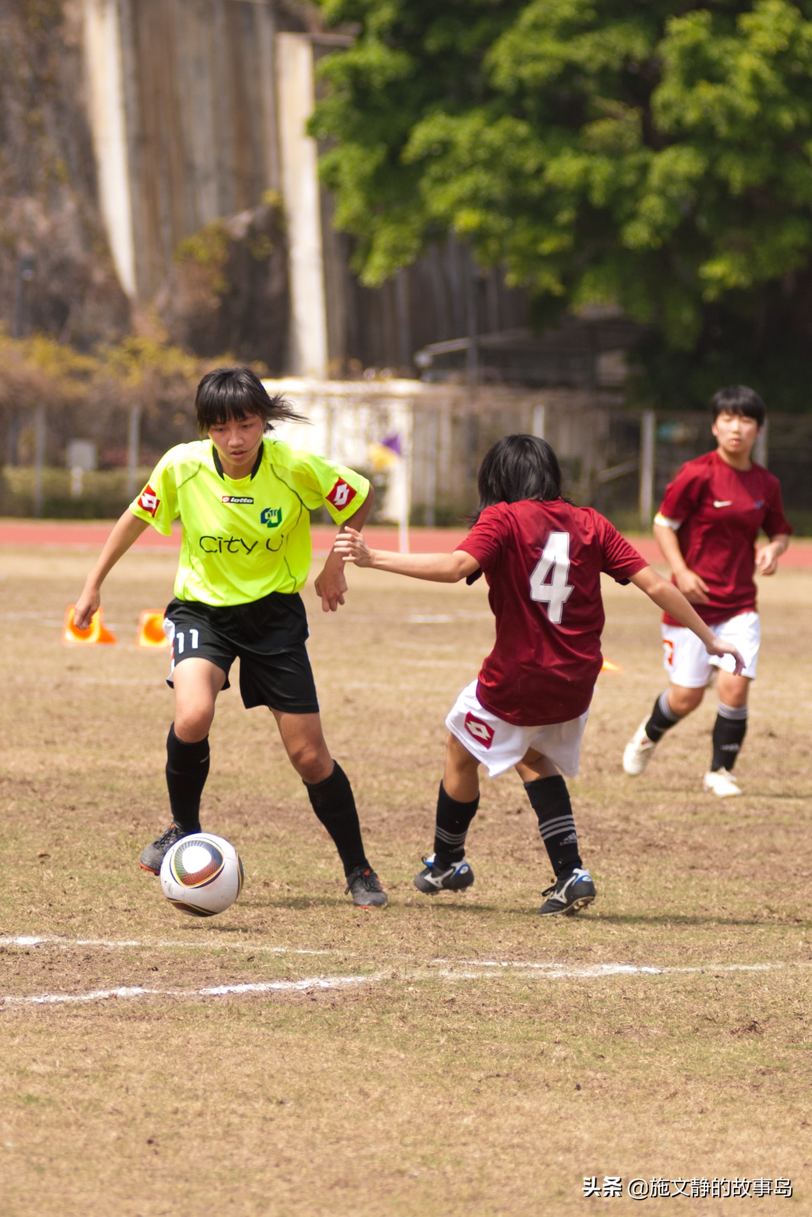 这个女生追着梦跑了二十年，终于把自己踢进了足球之梦