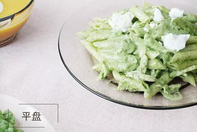 中国人不爱玻璃餐具？百年品牌打破传统，网友：一边说不好看还买