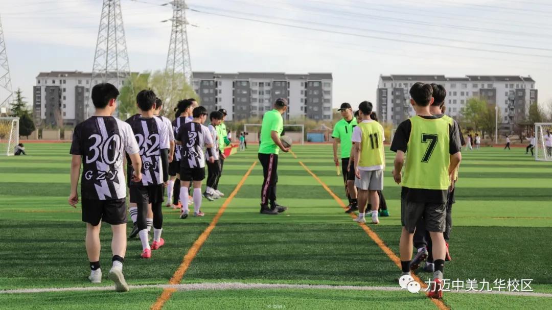 绿茵梦想骄阳下的热血足球赛上演,青春飞扬激情篮球赛