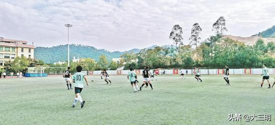 大学足球联赛，激战正酣
